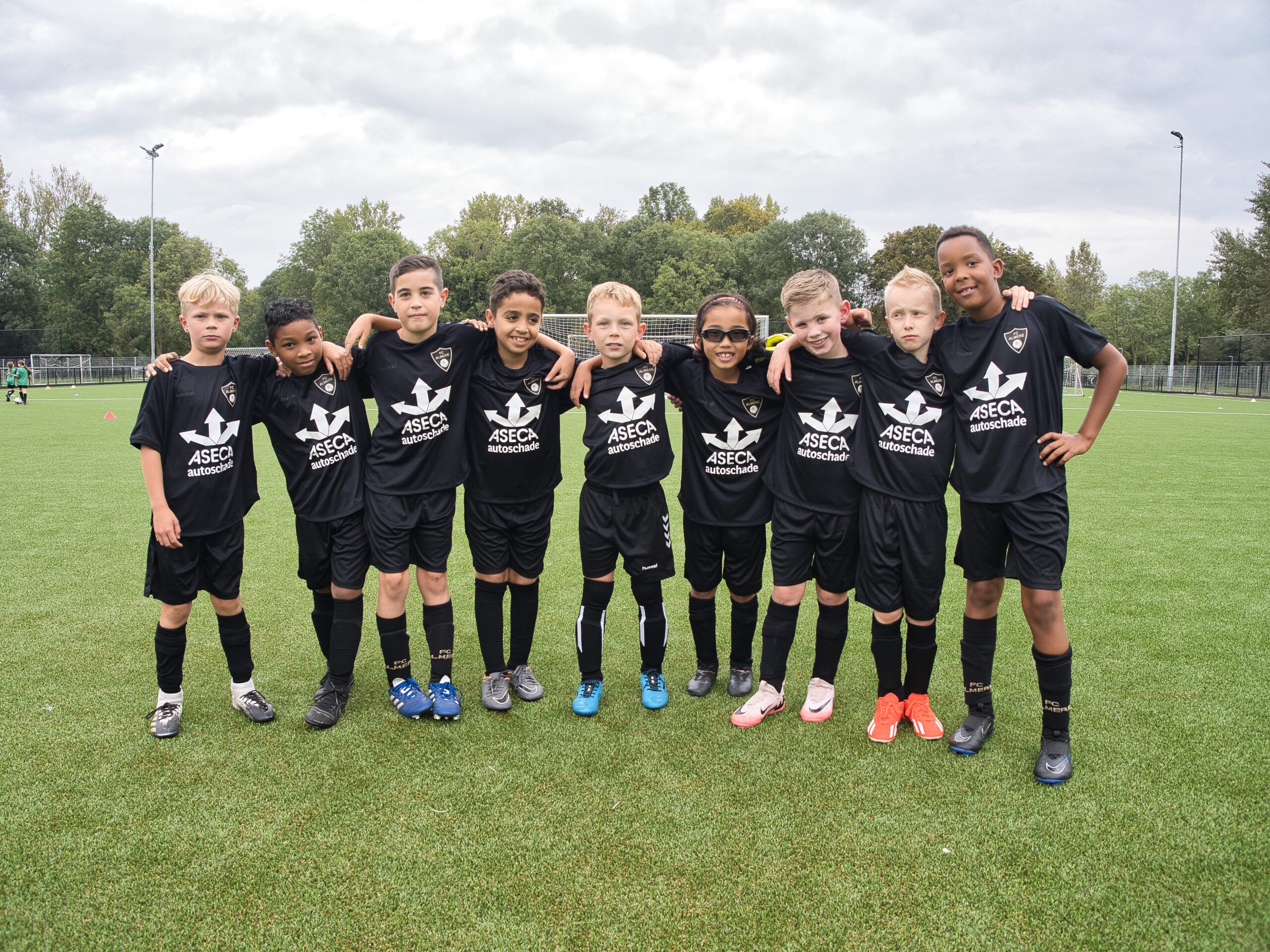 Nederland - Flevoland - Almere - Voetbal - FC Almere - Training - Kledingpaketten - O9-1 - 25SEP24 - TB (324b)